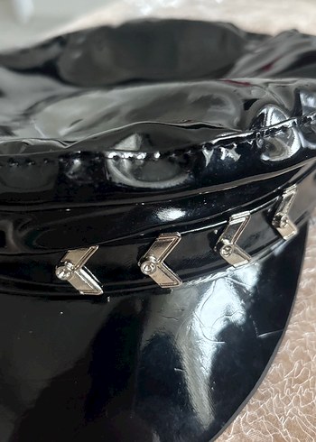 Parlak Siyah Deri Gotik Kadın Şapka - Görsel 5