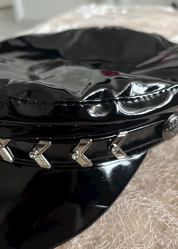 Parlak Siyah Deri Gotik Kadın Şapka - Görsel 2