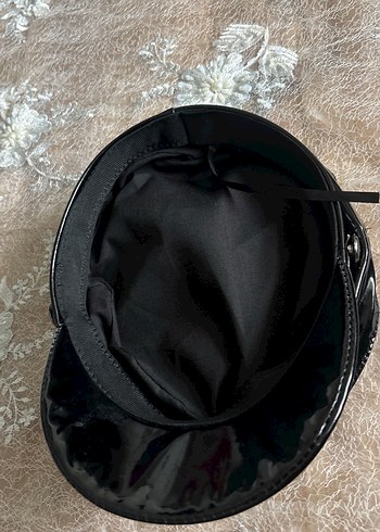 Parlak Siyah Deri Gotik Kadın Şapka - Görsel 4