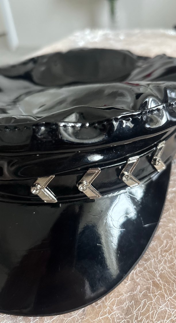 Parlak Siyah Deri Gotik Kadın Şapka - Görsel 5