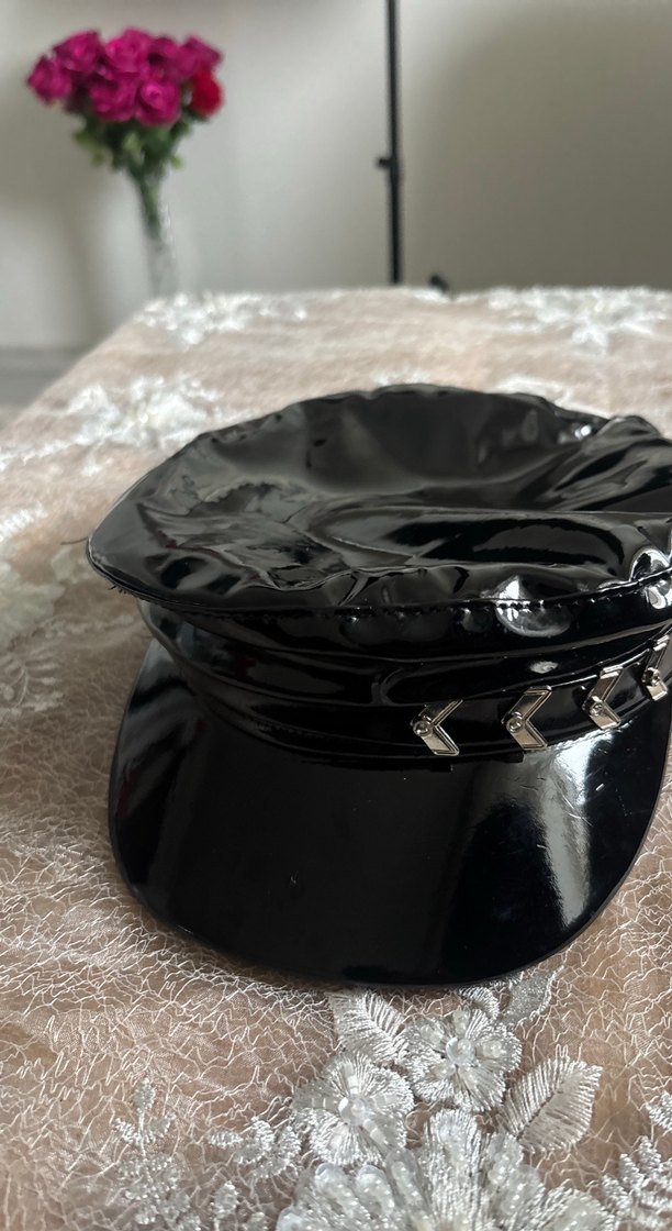 Parlak Siyah Deri Gotik Kadın Şapka - Görsel 3