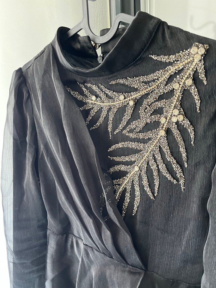 Uzun Siyah Nakışlı Gotik Abiye Elbise - Görsel 3