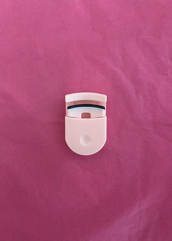 Diğer Kirpik Kıvırıcı ve Lipgloss Kabı