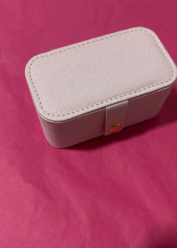 Beden Düğmeli Pembe Deri Takı Kutusu