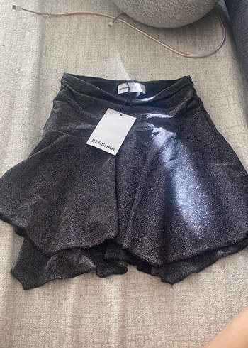 Bershka Siyah Parlak Mini Etek