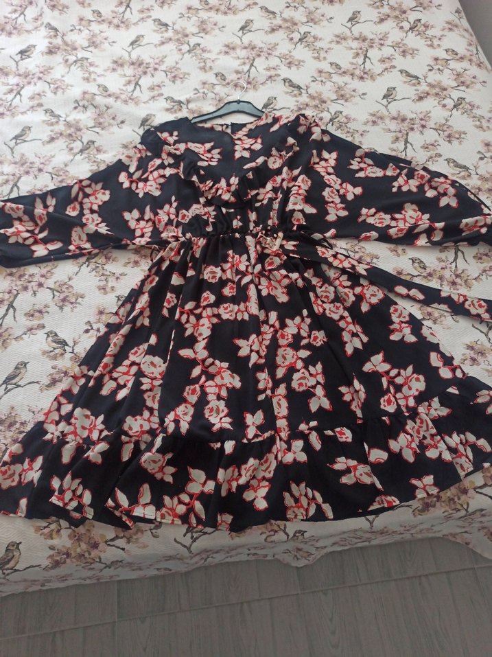 Kırmızı Çiçekli Uzun Kadın Elbise - Görsel 2