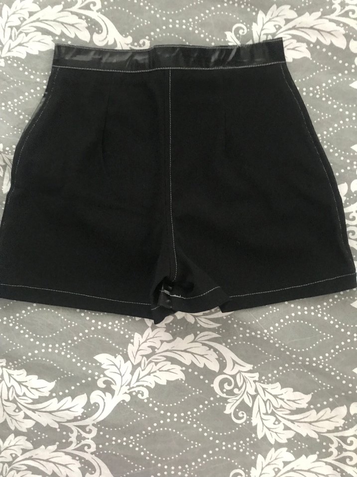 Siyah Parlak Deri Mini Şort - Görsel 2