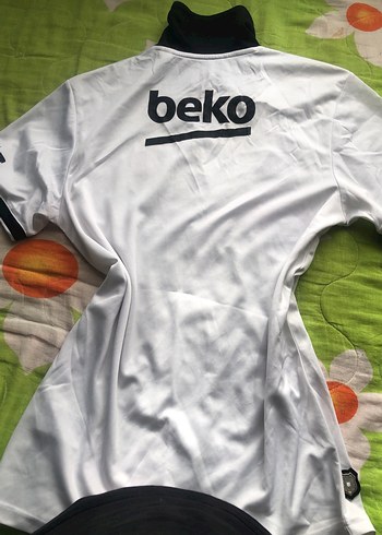 Beyaz V Yaka Kısa Kollu Beşiktaş Forması - Görsel 2