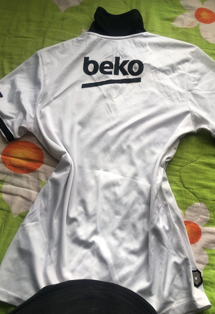 Beyaz V Yaka Kısa Kollu Beşiktaş Forması - Görsel 2