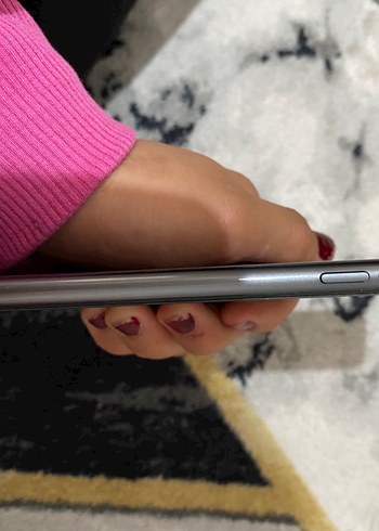 Siyah iPhone 8 plus 64 GB - Görsel 2