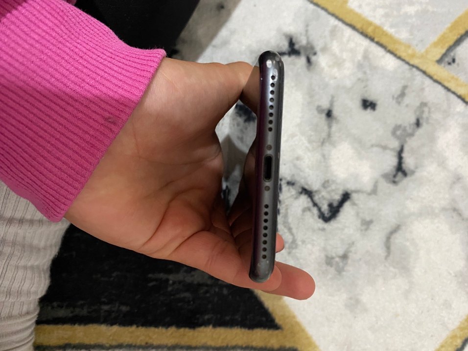 Siyah iPhone 8 plus 64 GB - Görsel 3