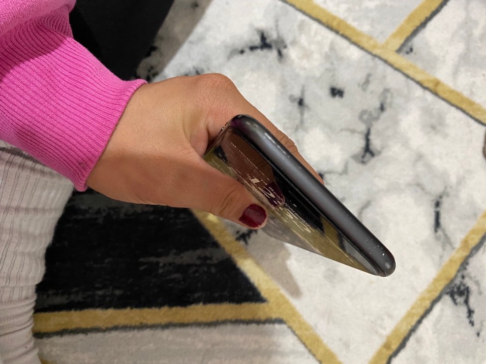 Siyah iPhone 8 plus 64 GB - Görsel 5