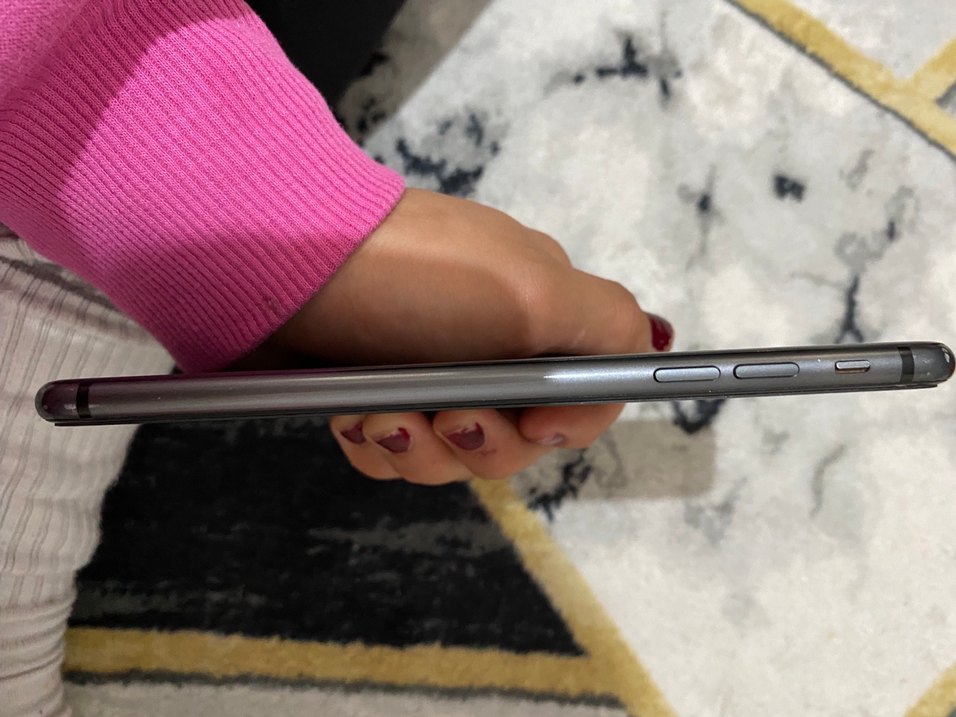 Siyah iPhone 8 plus 64 GB - Görsel 2