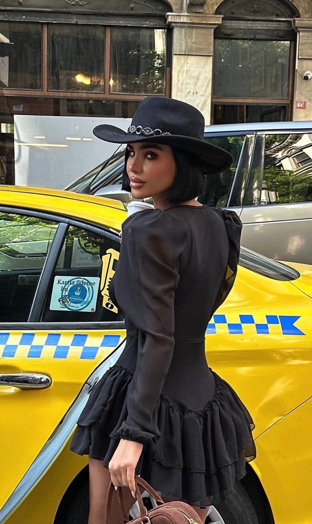 V Yaka Elbise - Görsel 4