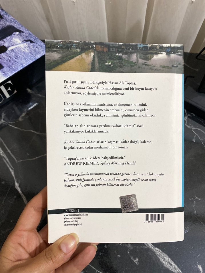 Kuşlar Yasına Gider - Hasan Ali Toptaş - Görsel 2