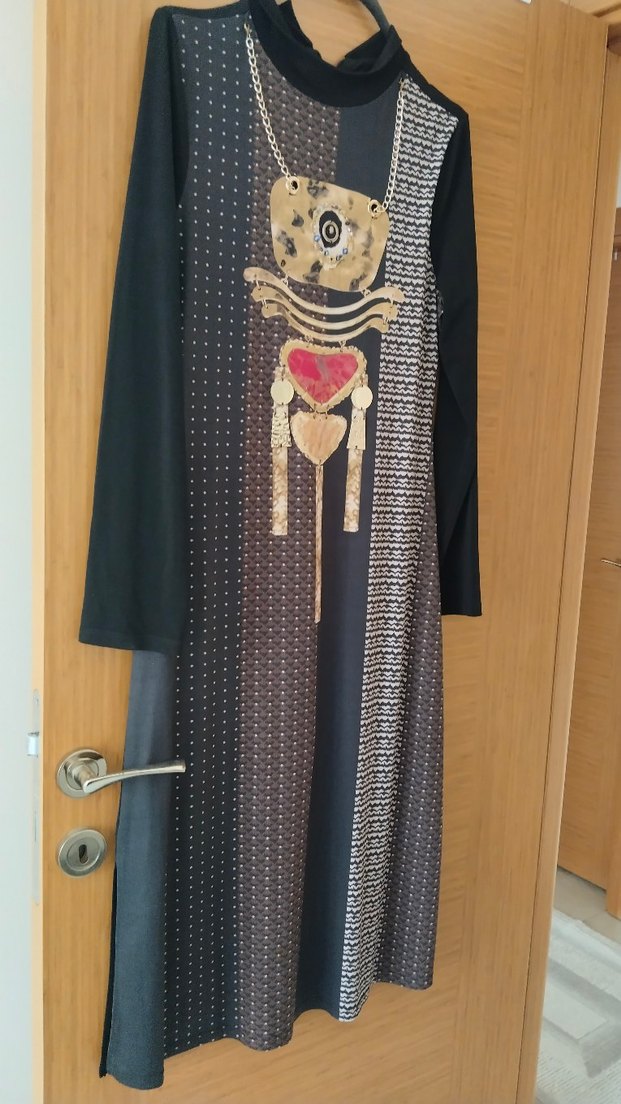 Zincir Detaylı Bohem Desenli Siyah Uzun Elbise - Görsel 4