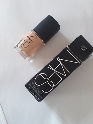 nars sheer glow fondöten 