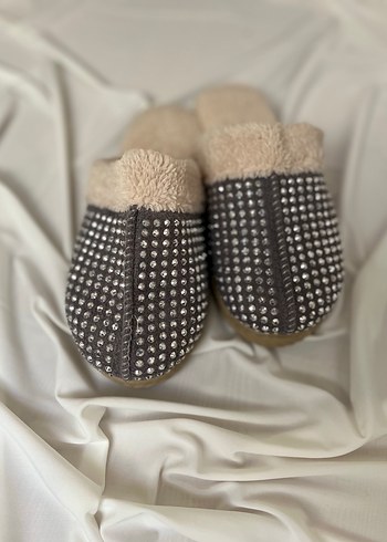 Gri Kürklü Kadın Dolgu Topuk Terlik