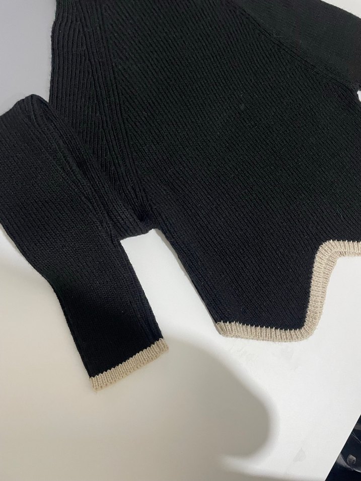 Siyah Boğazlı Kazak - Görsel 2