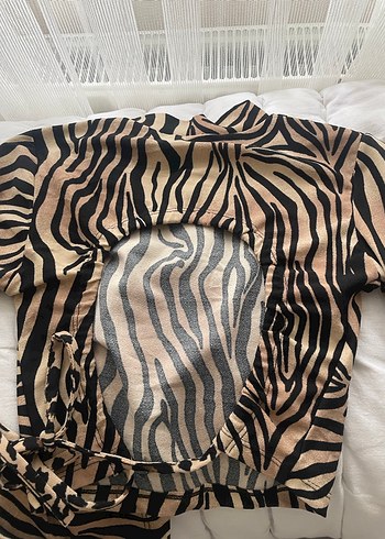 Sırt dekolteli bluz - Görsel 3