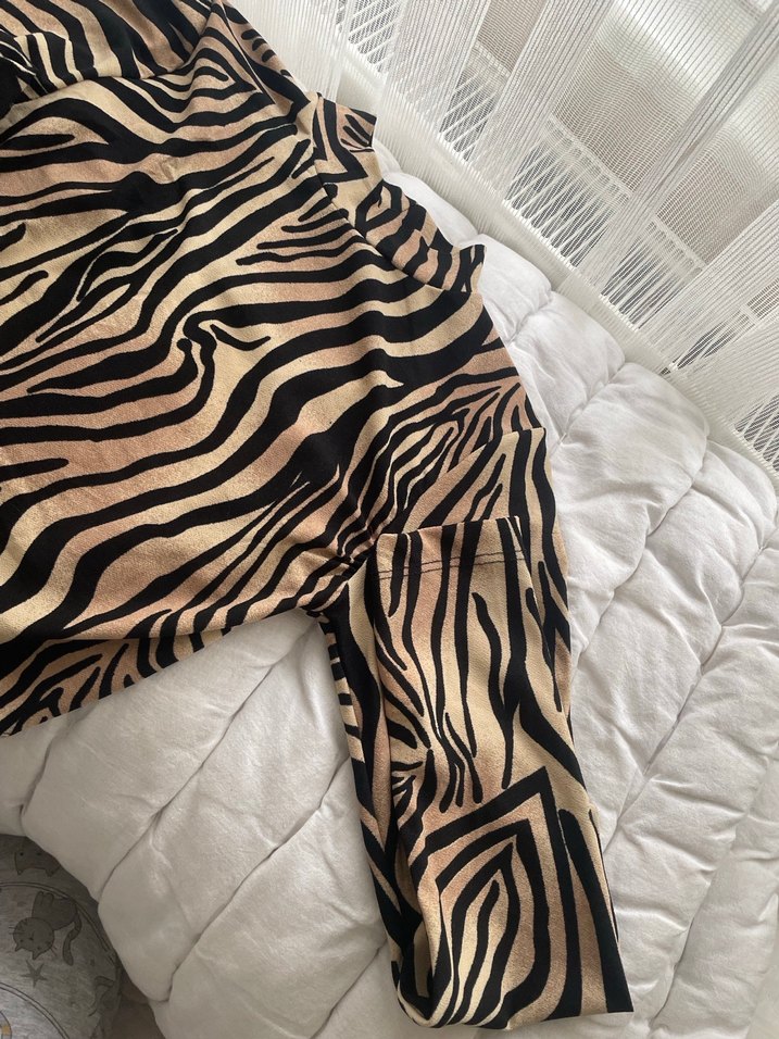 Sırt dekolteli bluz - Görsel 2