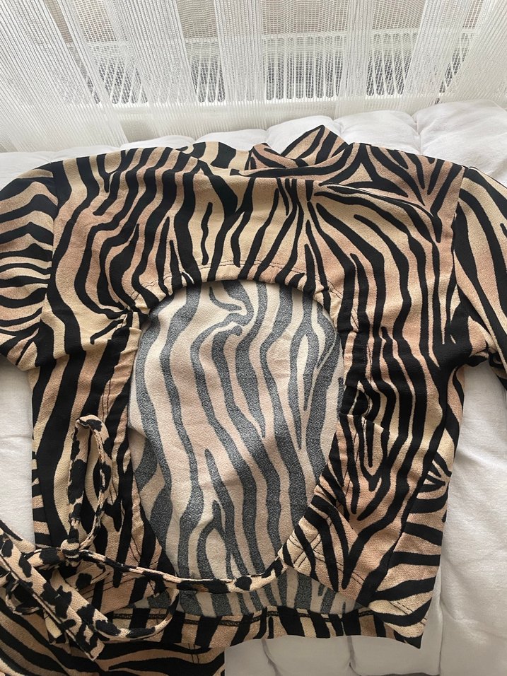 Sırt dekolteli bluz - Görsel 3