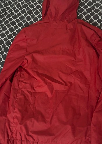 Kırmızı Kapüşonlu Erkek Yağmurluk - Görsel 3