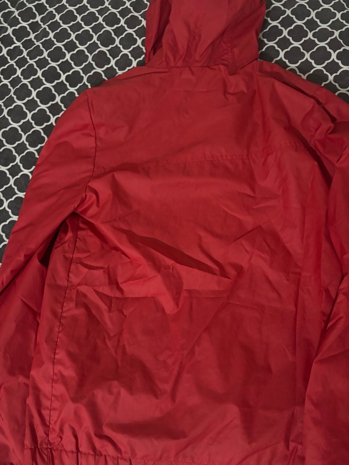 Kırmızı Kapüşonlu Erkek Yağmurluk - Görsel 3