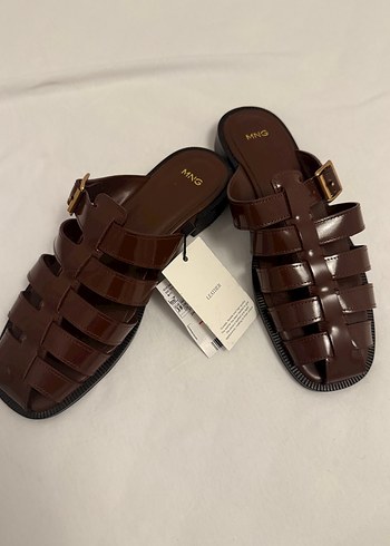 MNG Kahverengi Deri Tokalı Kadın Sandalet