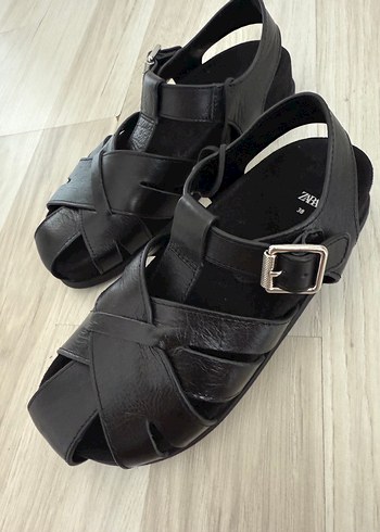 38 Beden Siyah Kadın Dolgu Topuklu Sandalet