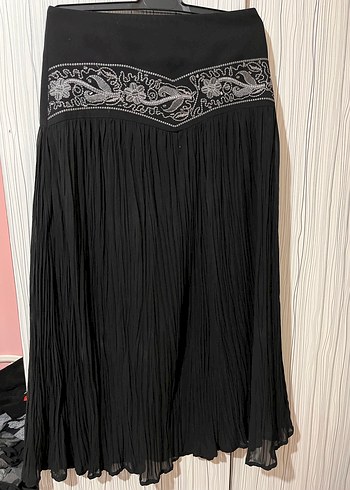 Nakışlı Pilili Siyah Uzun Etek - Görsel 2