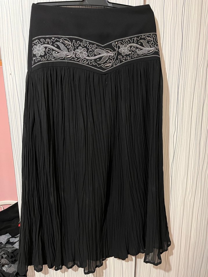 Nakışlı Pilili Siyah Uzun Etek - Görsel 2