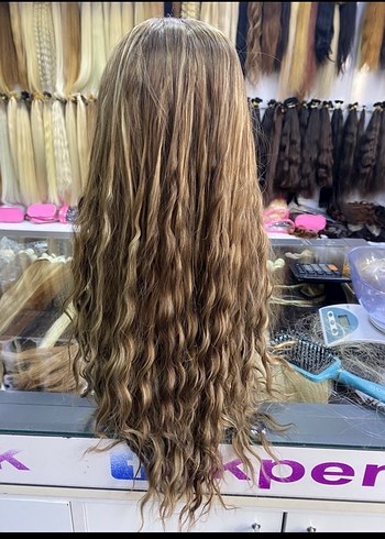 Dalgalı Sentetik Kadın Peruk - Görsel 6