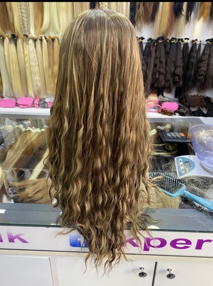 Dalgalı Sentetik Kadın Peruk - Görsel 4