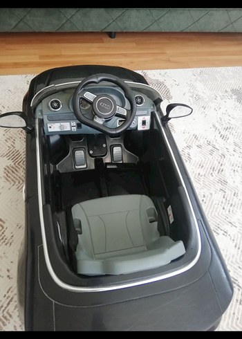 Beden Siyah Elektrikli Çocuk Arabası