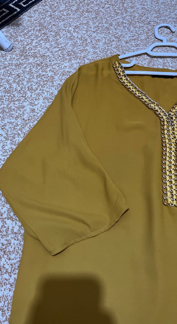 Zincir Detaylı V Yaka Bej Tunik - Görsel 3
