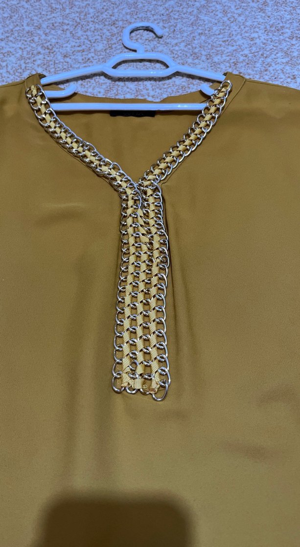 Zincir Detaylı V Yaka Bej Tunik - Görsel 2