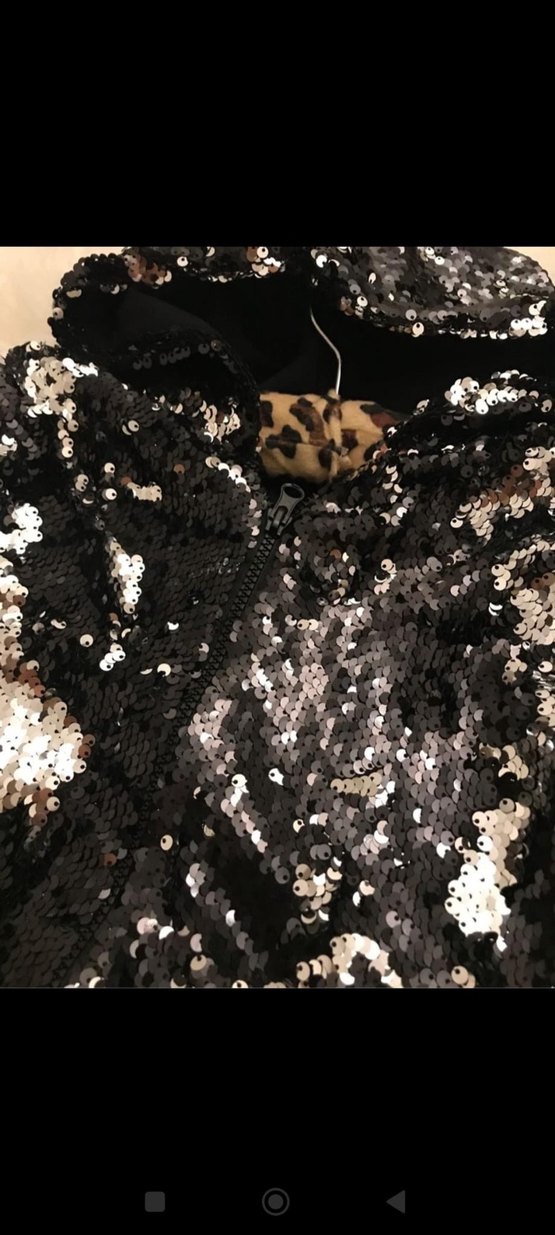 Pullu  Detaylı Siyah Kapüşonlu Kız çocuk Ceket - Görsel 2