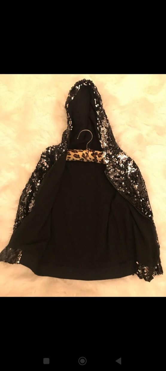 Pullu  Detaylı Siyah Kapüşonlu Kız çocuk Ceket - Görsel 3