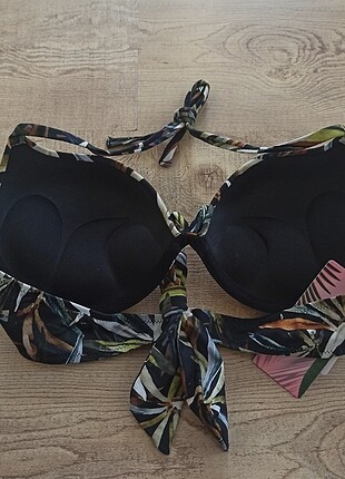 38 Beden Penti Desenli Bikini Üstü
