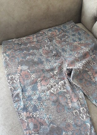Çiçekli kot pantolon 