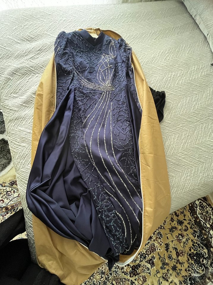 Uzun Kollu kuyruklu Saten tesettür abiye - Görsel 4