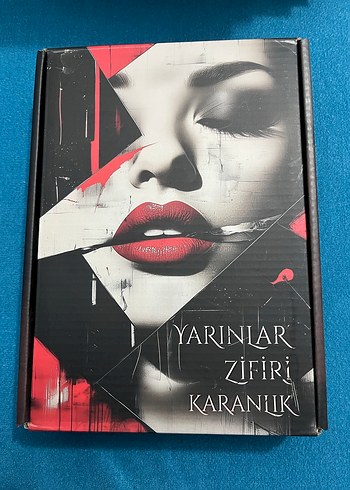 Yarınlar Zifiri Karanlık Roman Kutulu Set (sıfır)