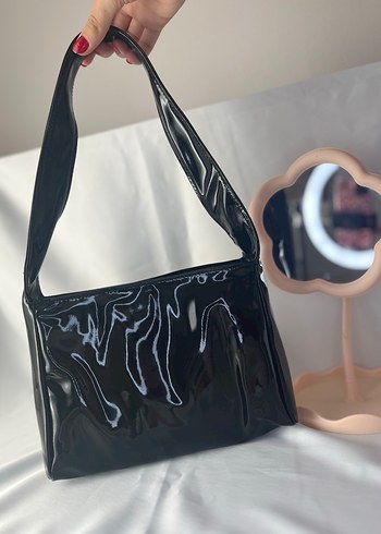 Parlak Siyah Deri Kadın Omuz Çantası - Görsel 2