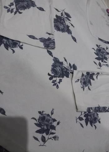 V Yaka Uzun Kollu Desenli Beyaz Bluz - Görsel 4