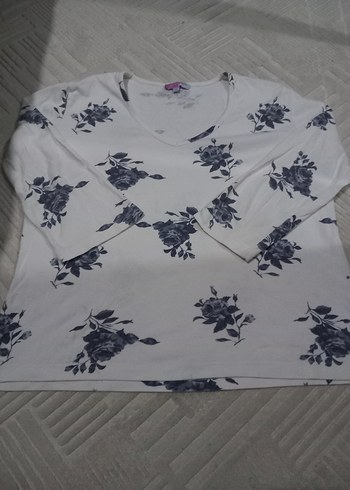 V Yaka Uzun Kollu Desenli Beyaz Bluz - Görsel 2