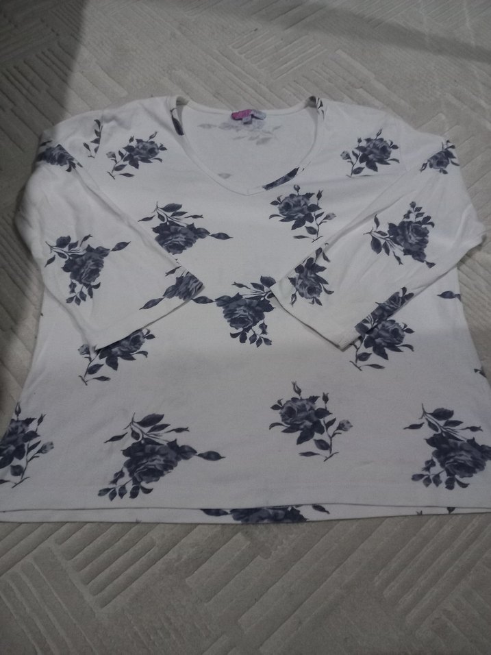 V Yaka Uzun Kollu Desenli Beyaz Bluz - Görsel 2