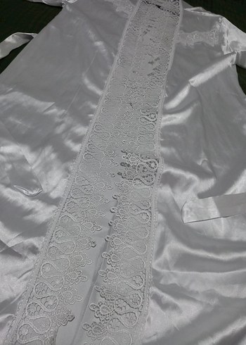 Uzun Beyaz Nakışlı Saten Sabahlık - Görsel 6