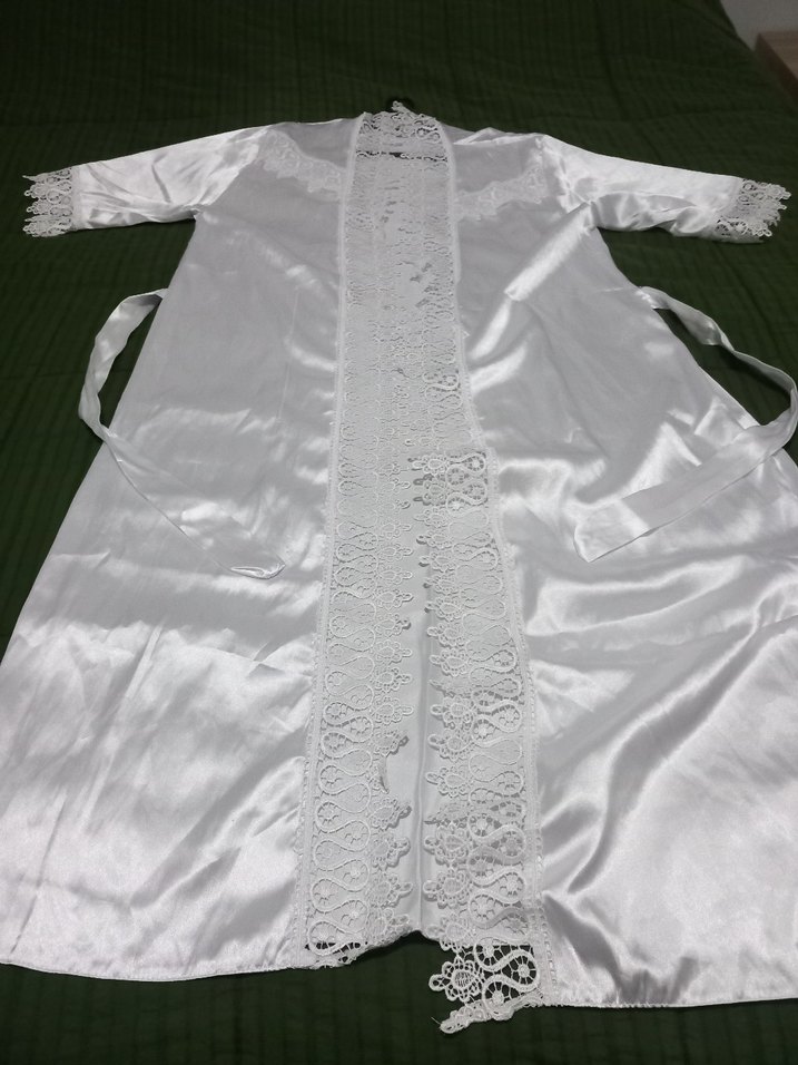 Uzun Beyaz Nakışlı Saten Sabahlık - Görsel 5