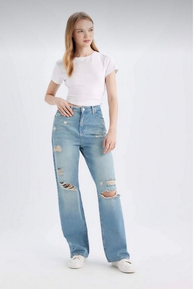 Kadın Açık Mavi Yırtık Bol Kesim Jean - Görsel 2